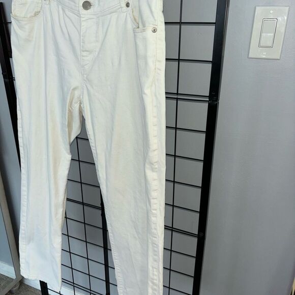 Ann Taylor Loft modern straight white jeans EUC - Picture 3 of 9